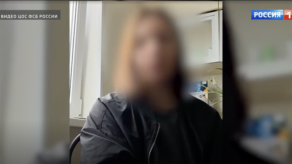 Предположительно София Чепик на съемке оперативников. Фото: ЦОС ФСБ России