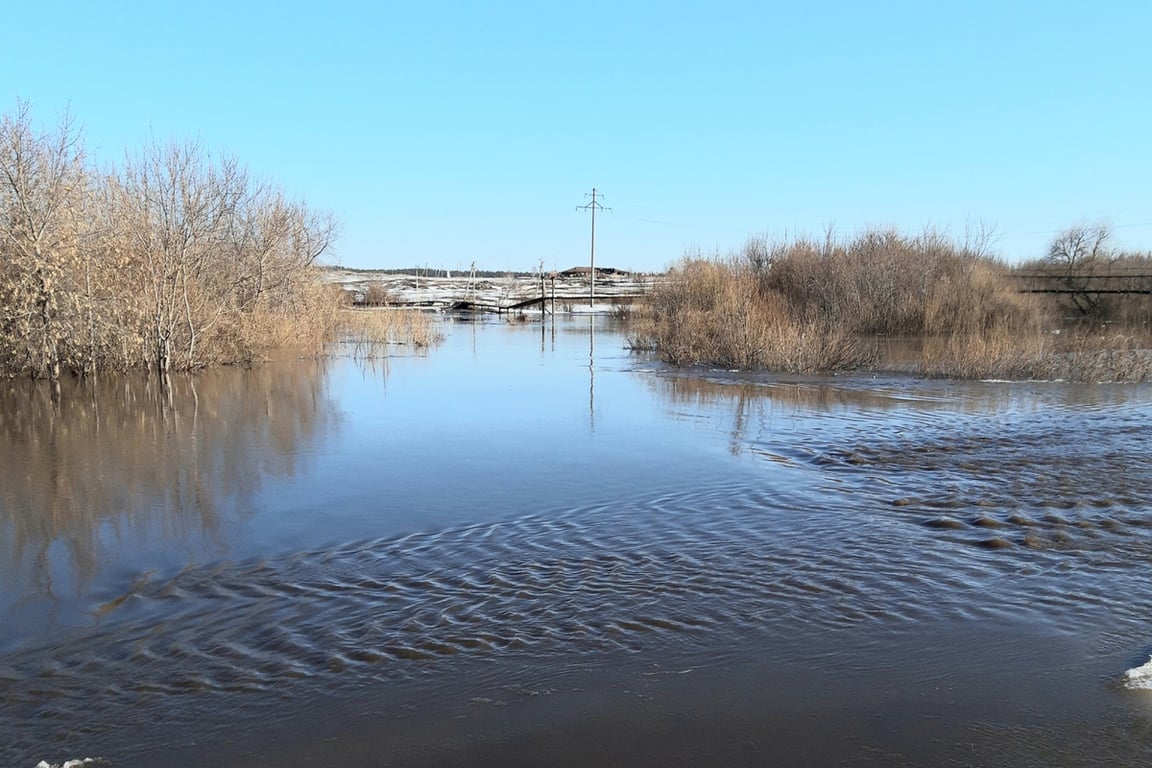 Разлив река Увелька в Попово. Фото: «Текслер, помоги!» /  VK