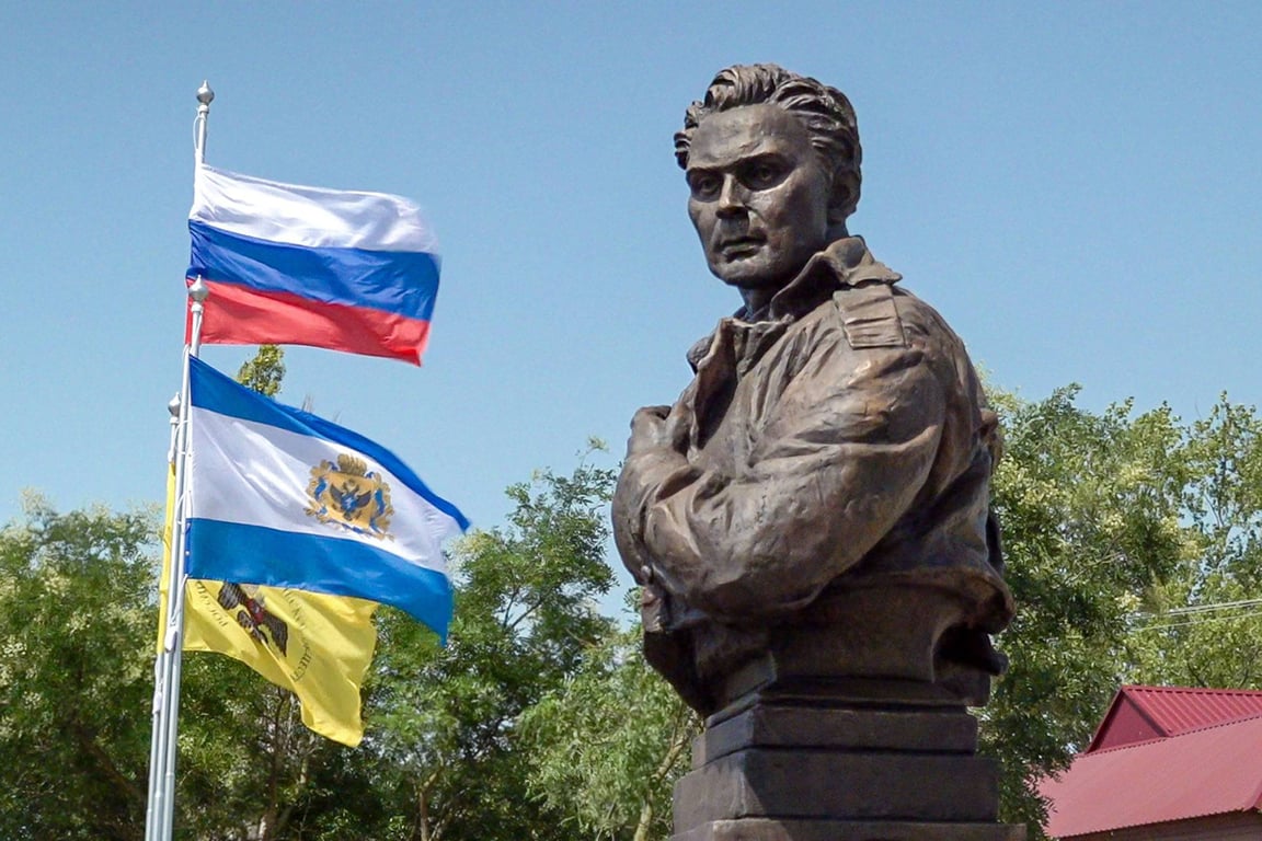 Памятник Евгению Матвееву в селе Новоукраинка, Херсонская область, Украина, июль 2023 года. Фото:  Российское военно-историческое общество