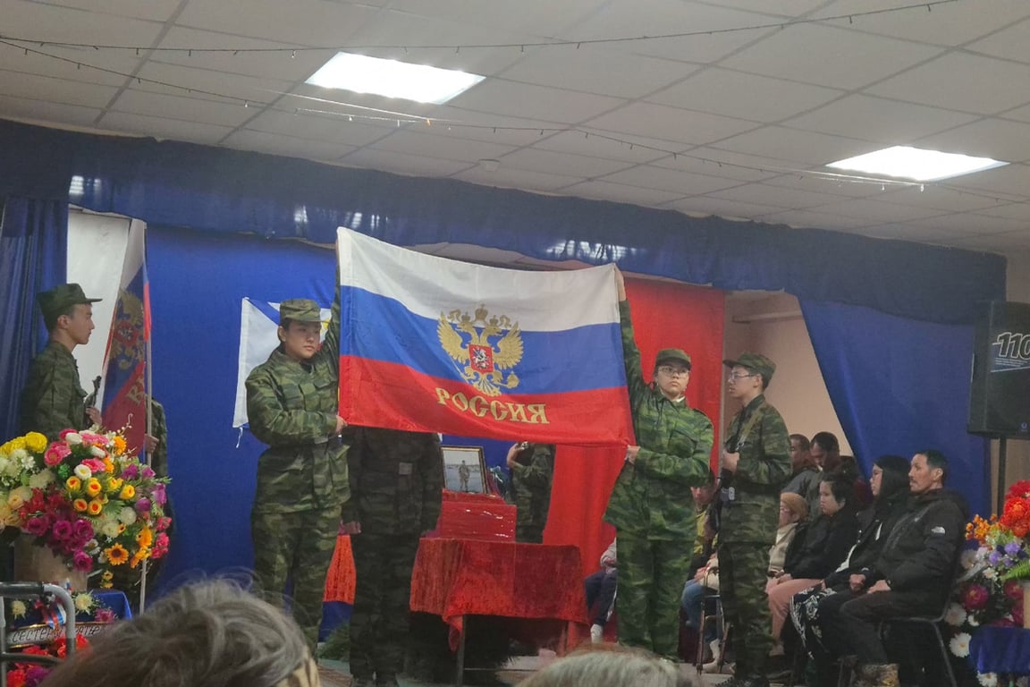 Прощание с участником войны в Украине в доме культуры Седанки. Фото из архива Светланы Захаровой