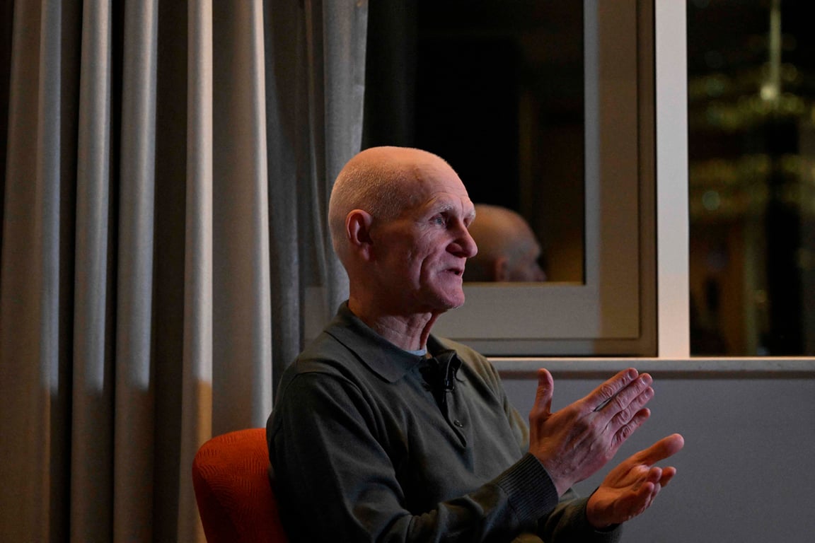 Алесь Беляцкий после освобождения в Вильнюсе, Литва, 14 декабря 2025 года. Фото: Sergei Gapon / AFP / Scanpix / LETA