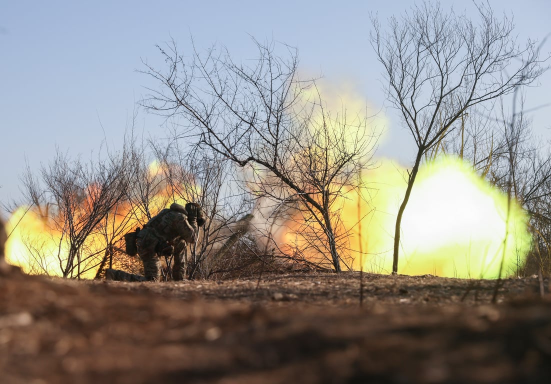A National Police of Ukraine artillery unit fires a D-30 howitzer on the frontline in southeastern Ukraine’s Zaporizhzhia region, 7 March 2025. Photo: EPA / Oleg Movchaniuk