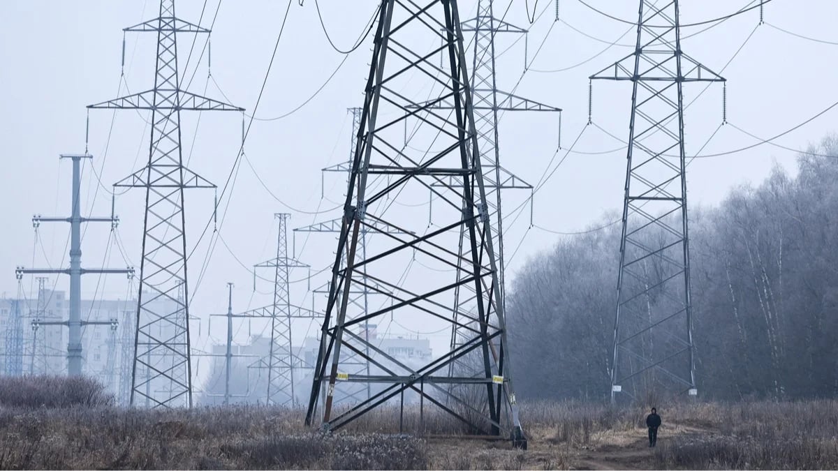Electricity pylons in Moscow, Russia, February 10, 2025. Photo: Yevgenia Novozhenina / Reuters / Scanpix / LETA