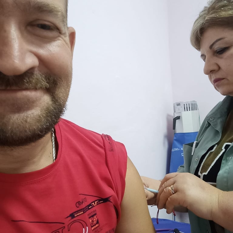 Сергей во время вакцинации от гриппа, 2024 год. Фото с личной страницы героя в Facebook