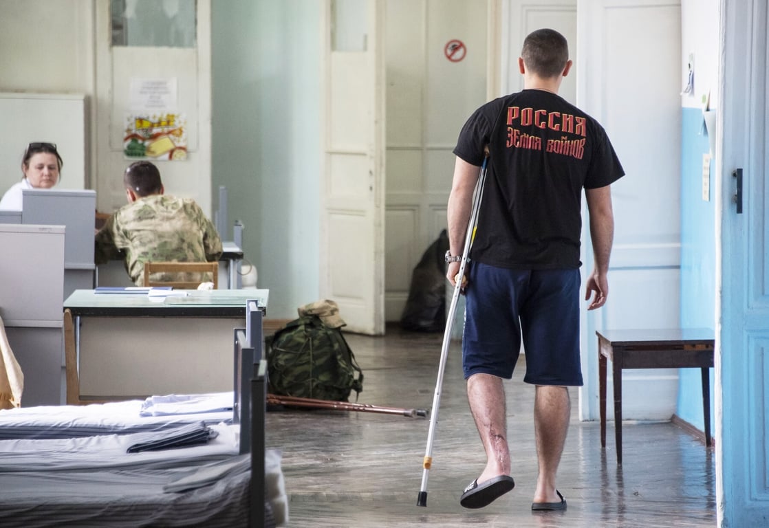 Раненный российский военнослужащий в больнице Минобороны России в Симферополе, Крым, Украина, 28 июня 2022 года. Фото: Дмитрий Макеев / ТАСС / Profimedia