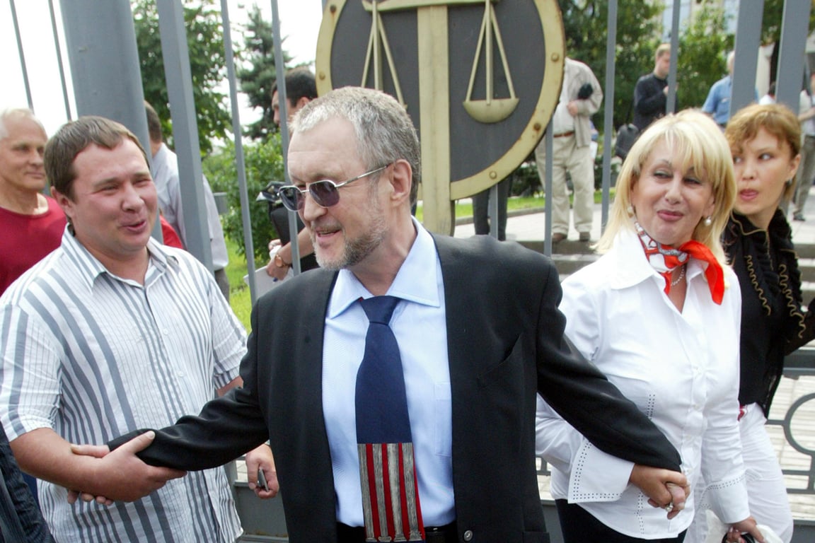 Вячеслав Иваньков по прозвищу «Япончик» у здания Московского городского суда, 19 июля 2005 года. Фото: Agenzia Fotogramma / IPA / Sipa USA / Vida Press