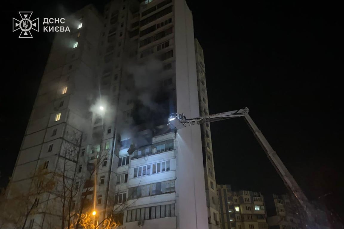 Дом, в котором жила Наталья Ходимчук после российского обстрела, Киев, Украина, 14 ноября 2025 года. Фото:  ГСЧС Украины