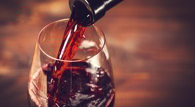 שתיית יין אדום מגנה על הלב 
