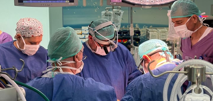 הלב המלאכותי בחדר הניתוח ובהשתלה, צוות חדר הניתוח