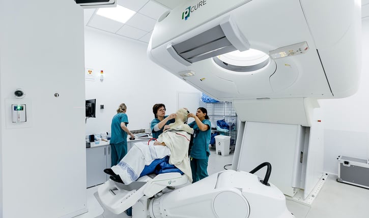 טיפול בהקרנת פרוטונים  - Proton Therapy