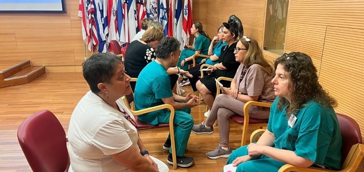 למה אחיות מתאמות ואחיות מרכזות נושא עושות ספיד דייטינג?