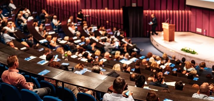  כנס חדשנות ודילמות בטיפול אקמו