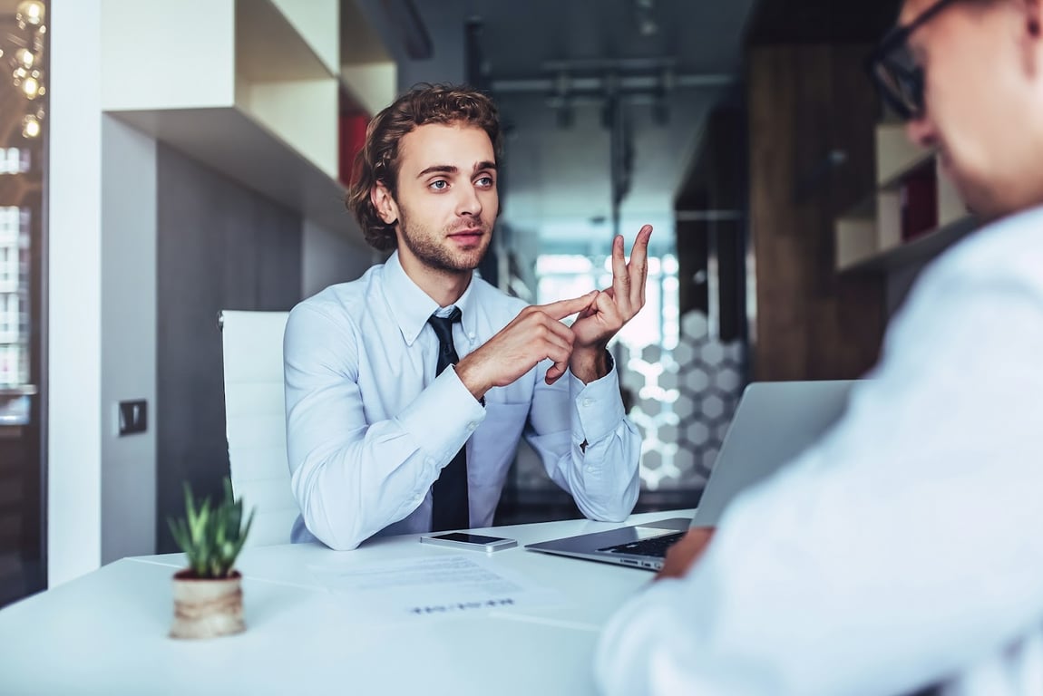 A recruiter sat down having a meeting with a headhunted applicant