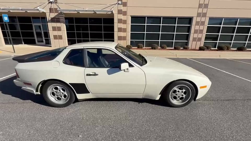 1986 Porsche 944 Turbo Video