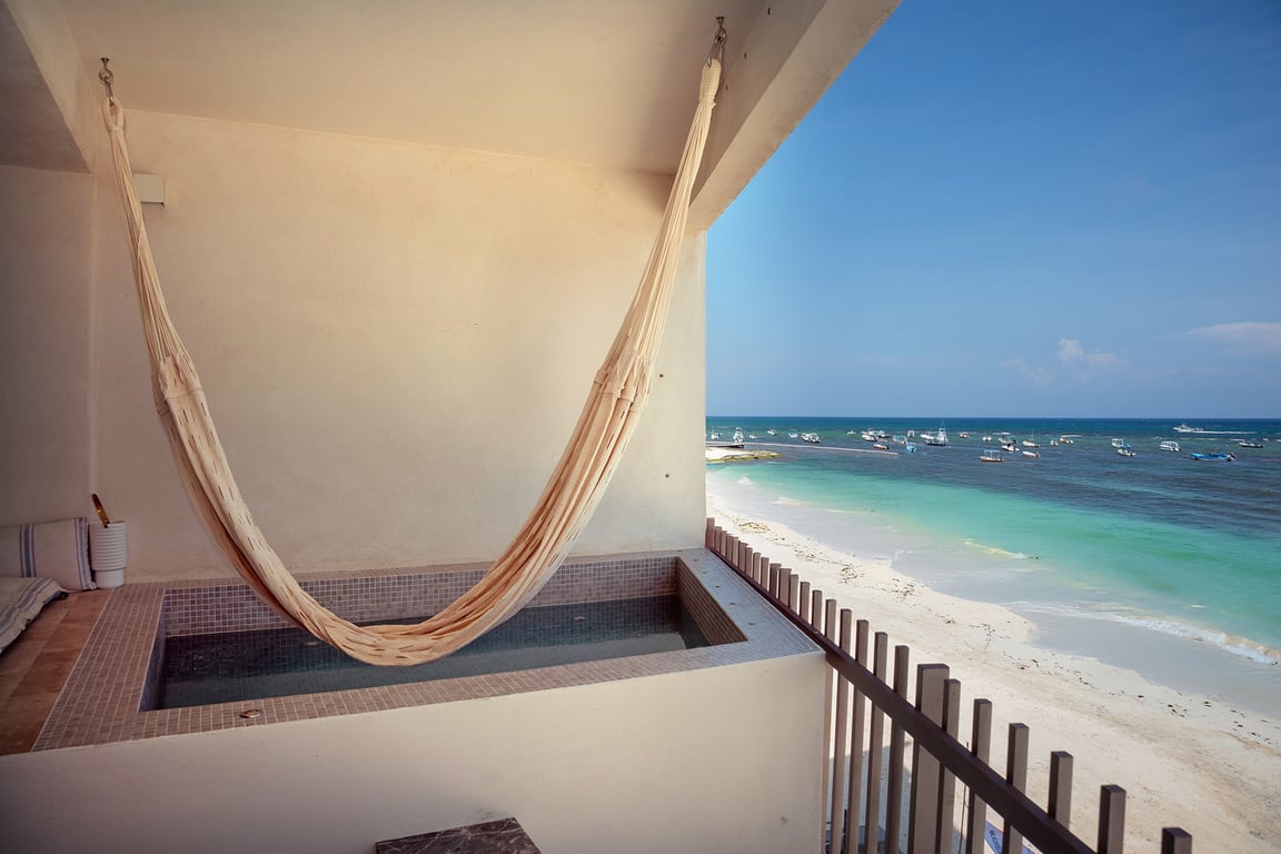 Caribbean Terrace Living: First-Level Luxury with Private Pool in Playa del Carmen