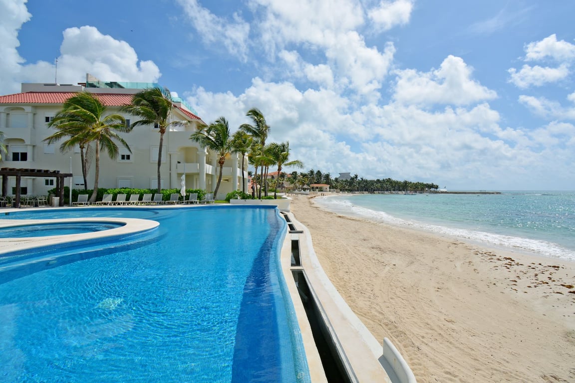 Paradise View Penthouse: Caribbean Elegance in Playa Paraíso's Exclusive Enclave