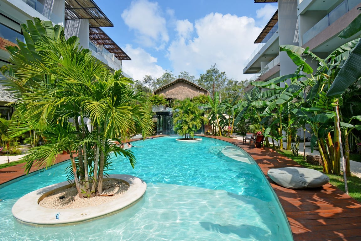 Tulum Sanctuary: Rooftop Studio with Private Jacuzzi and Resort Amenities