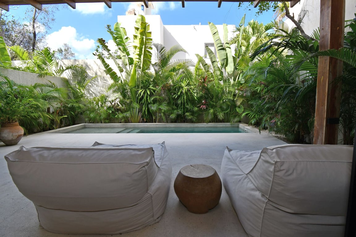 Contemporary Jungle Villa: Modern Luxury Meets Tropical Serenity in Tulum