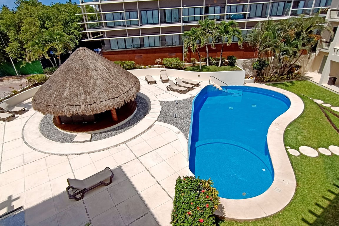 Coastal Elegance: Modern Living Steps from the Beach in Las Brisas