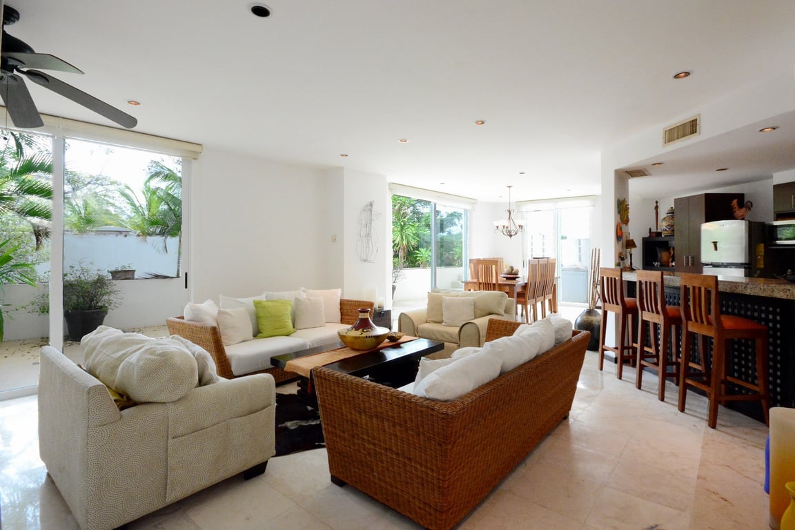 Bosque de los Aluxes: Tropical Sanctuary Steps from Fifth Avenue