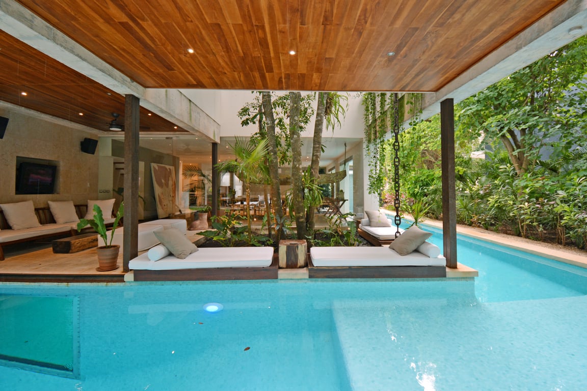 Club Real Masterpiece: Six-Bedroom Sanctuary with Resort-Style Amenities in Playa del Carmen