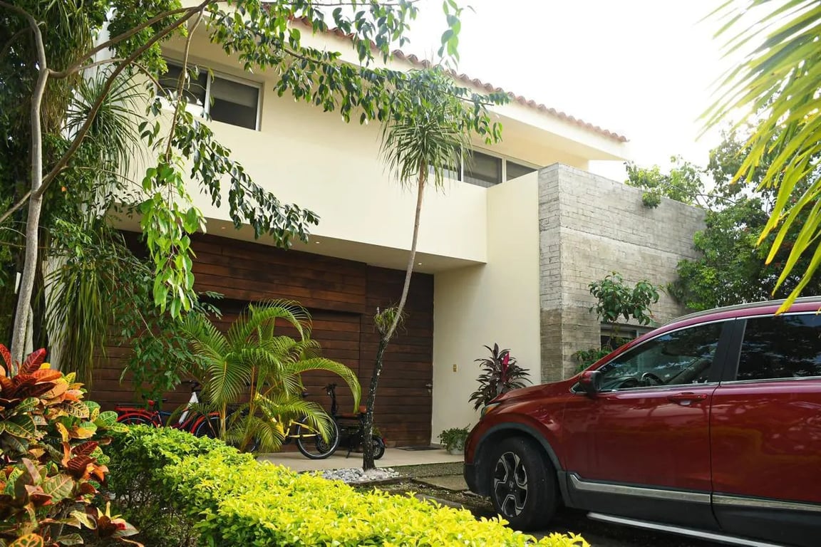 Modern Two-Story Home with Private Pool in Lagos del Sol, Cancun