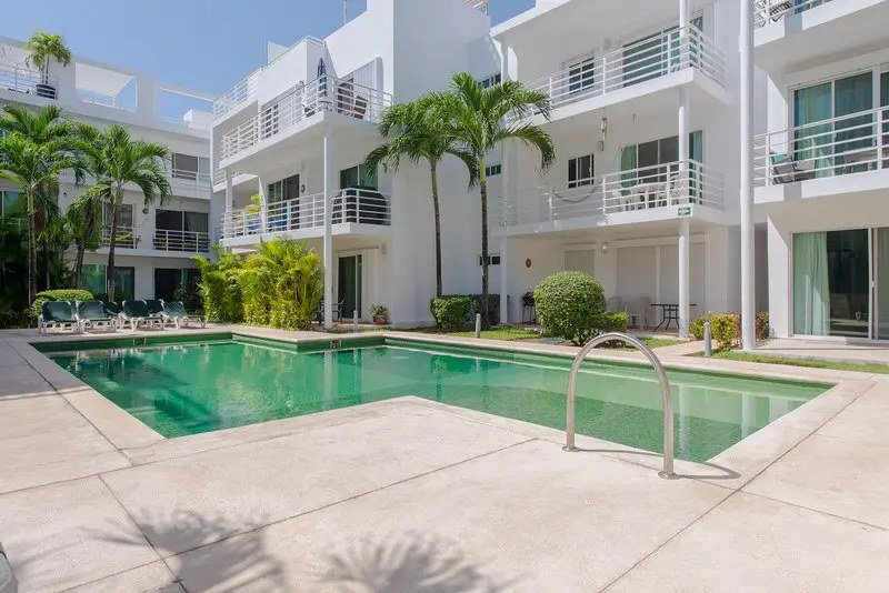 Pelicanos Penthouse with Private Rooftop Jacuzzi in Central Playa del Carmen