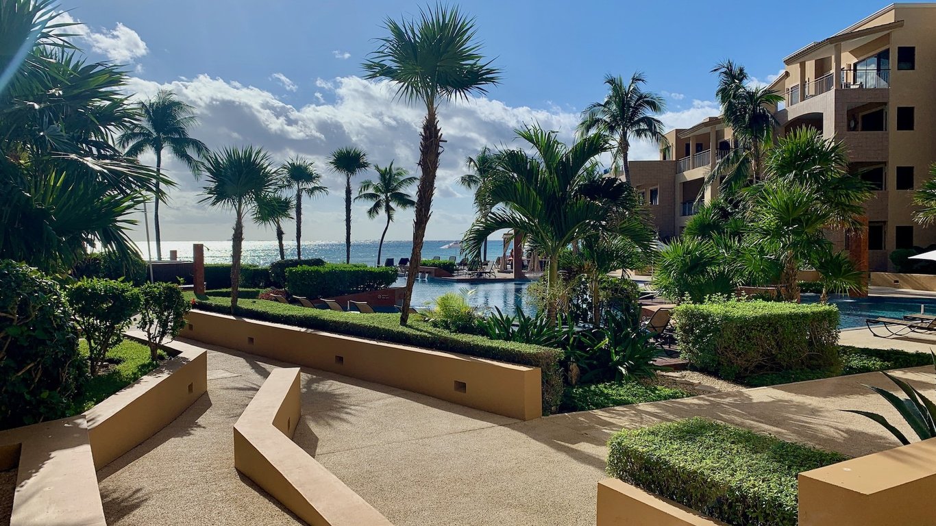 El Faro Reef 103 – Beachfront Paradise Awaits