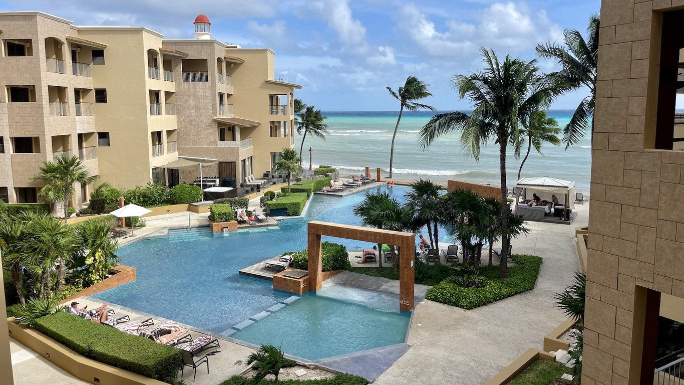 El Faro Reef 305 – Beachfront Condo with Ocean Views