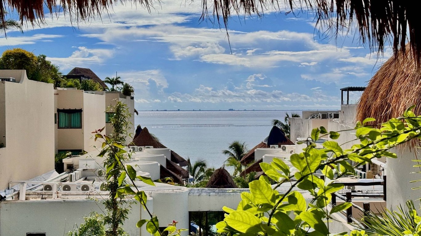 El Taj Oceanfront Penthouse with Private Jacuzzi