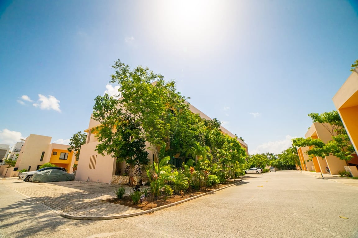 Modern Solar-powered Condo With Private Rooftop