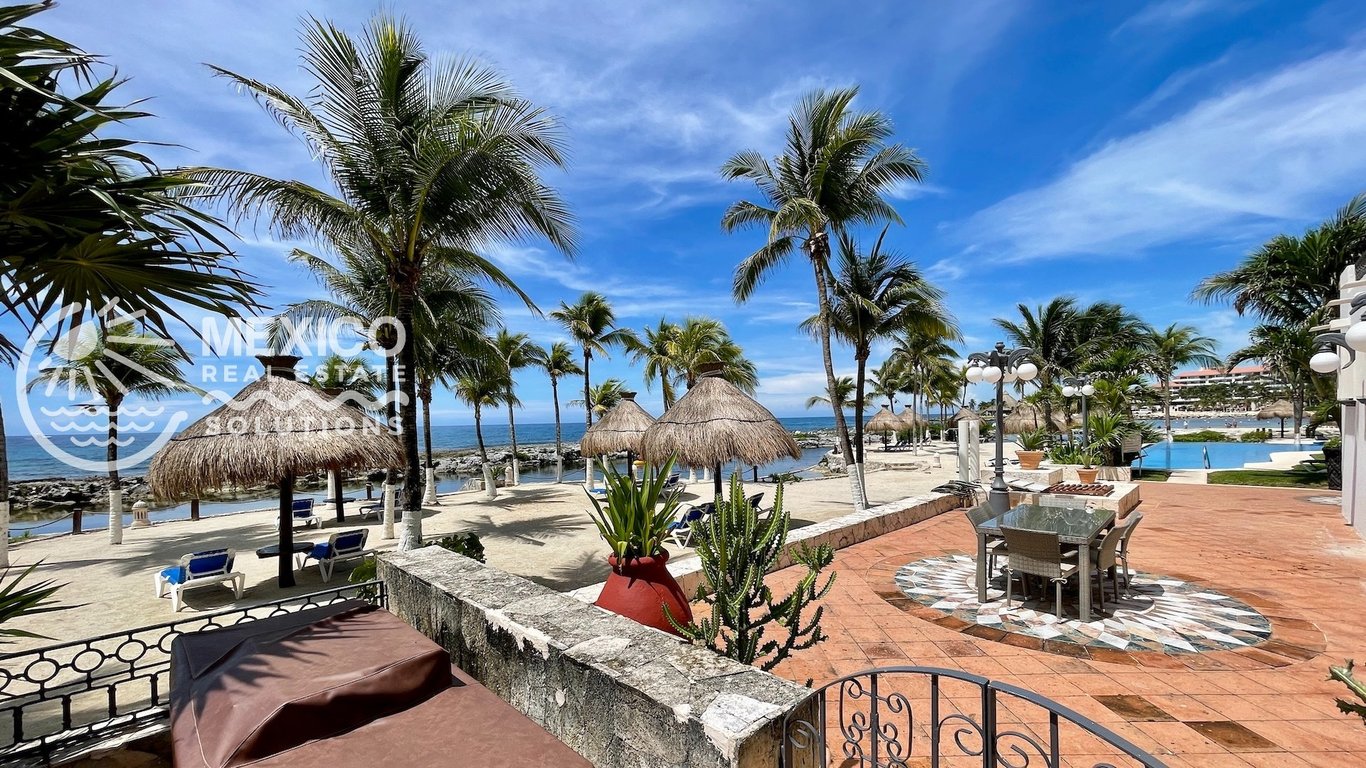 Quinta Luna: Boutique Beachfront Condo with Villa Privacy in Puerto Aventuras