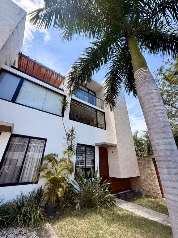 3-Bedroom Townhouse with Private Pool and Zen Garden Near Xcalacoco Beach
