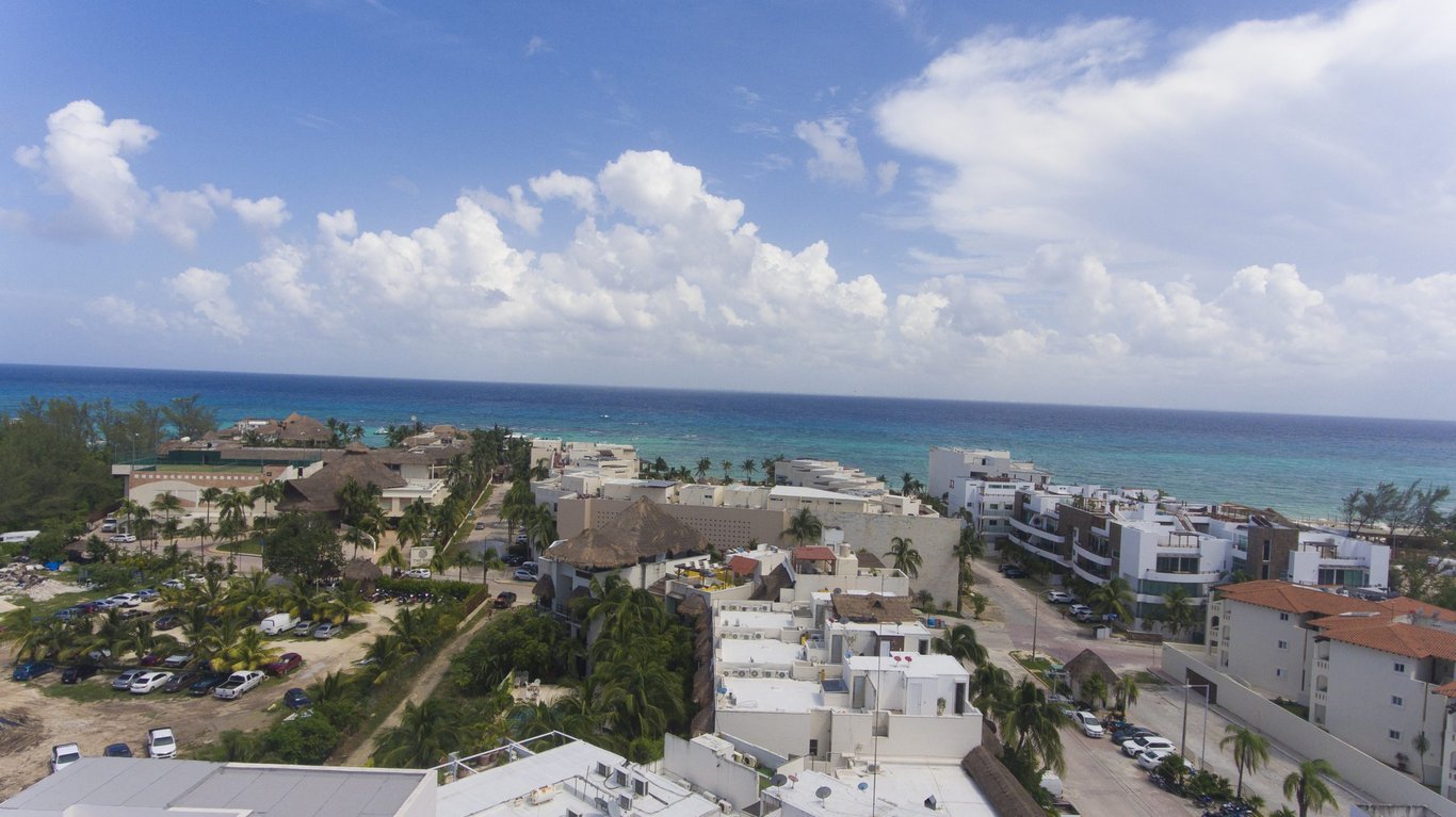 1 Block From The Beach, Brand New Furnished.