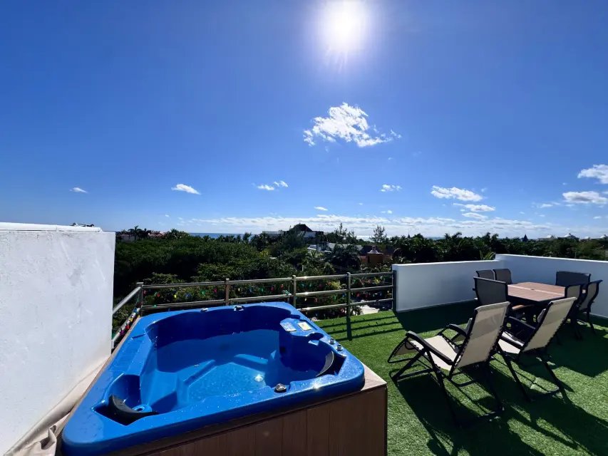 Coastal Penthouse Retreat with Private Rooftop Oasis in Playa Paraíso