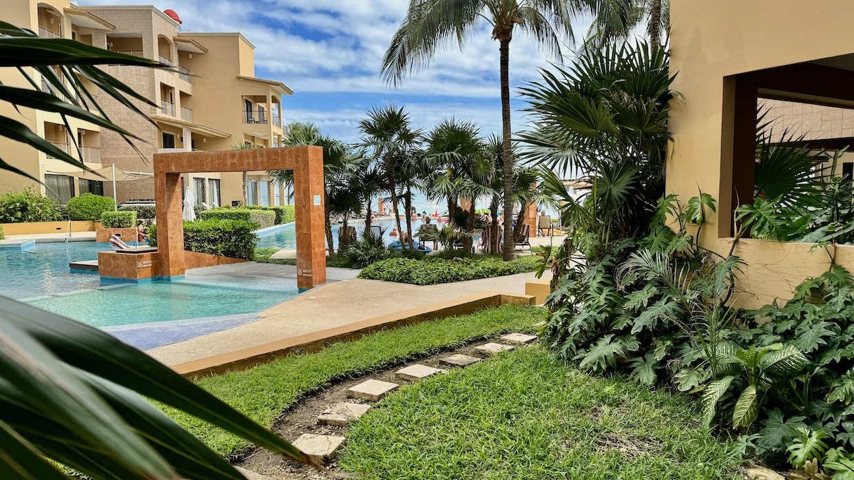 El Faro Reef 105 – Ground Floor Beachfront Paradise