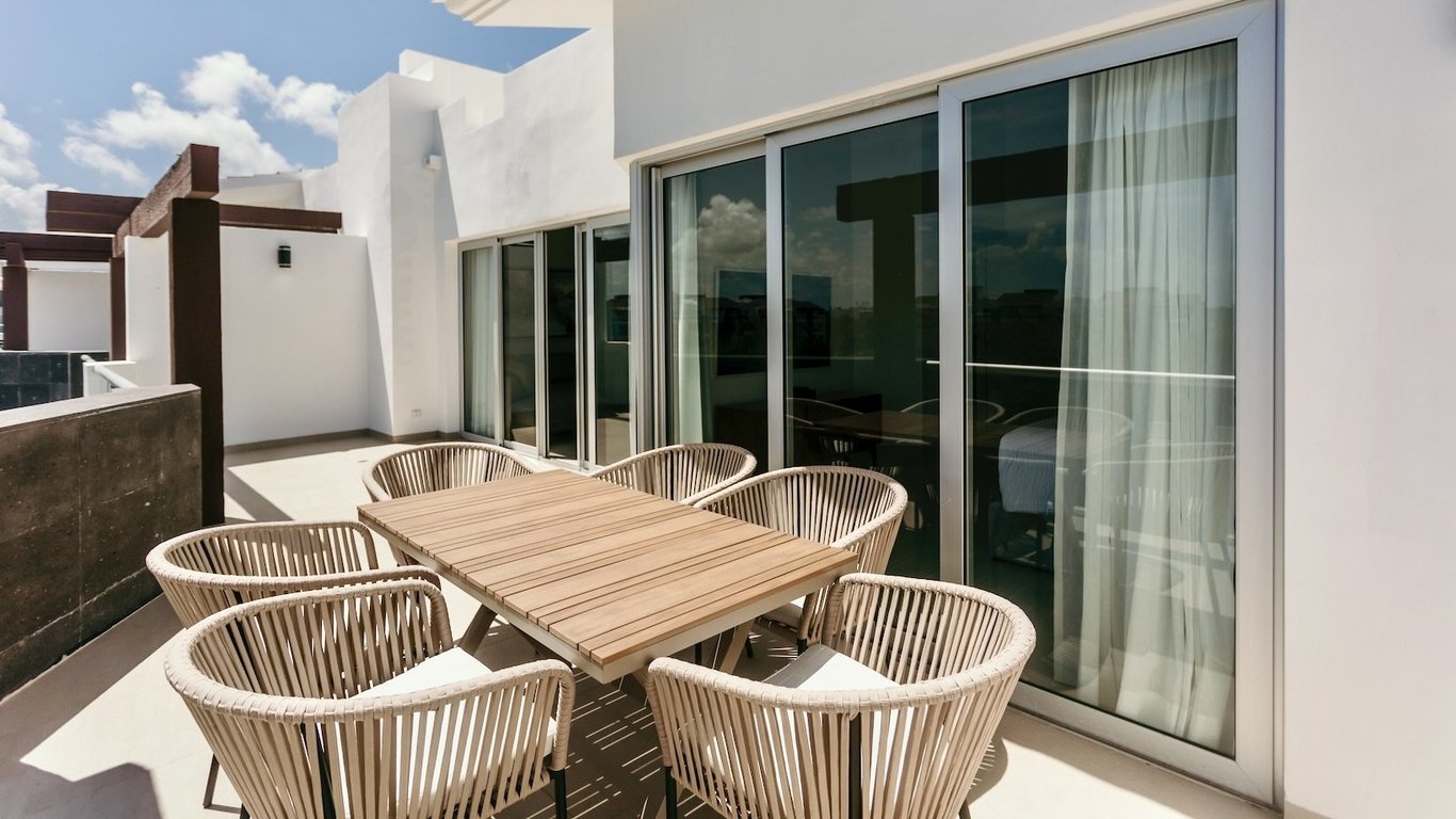 Mareazul Penthouse – Resort-Style Beachfront Living