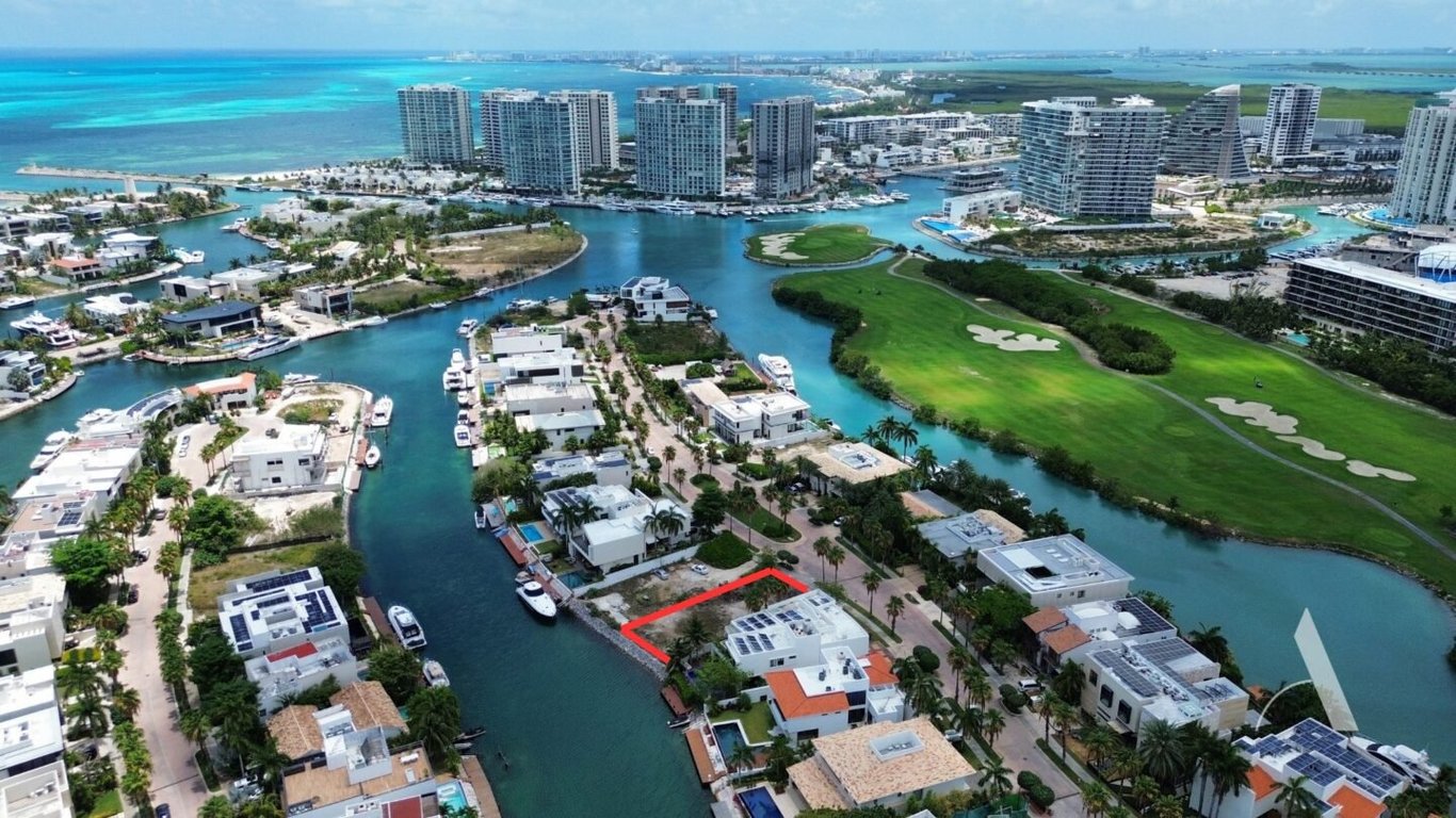 Waterfront Living Redefined: Premium Canal-Front Lot in Puerto Cancún