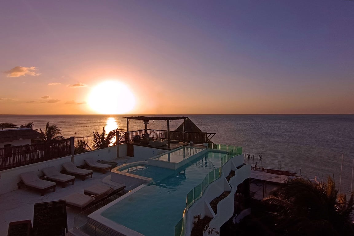 Panoramic Oceanfront Estate in Holbox: 15-Room Luxury Retreat with Infinity Pool