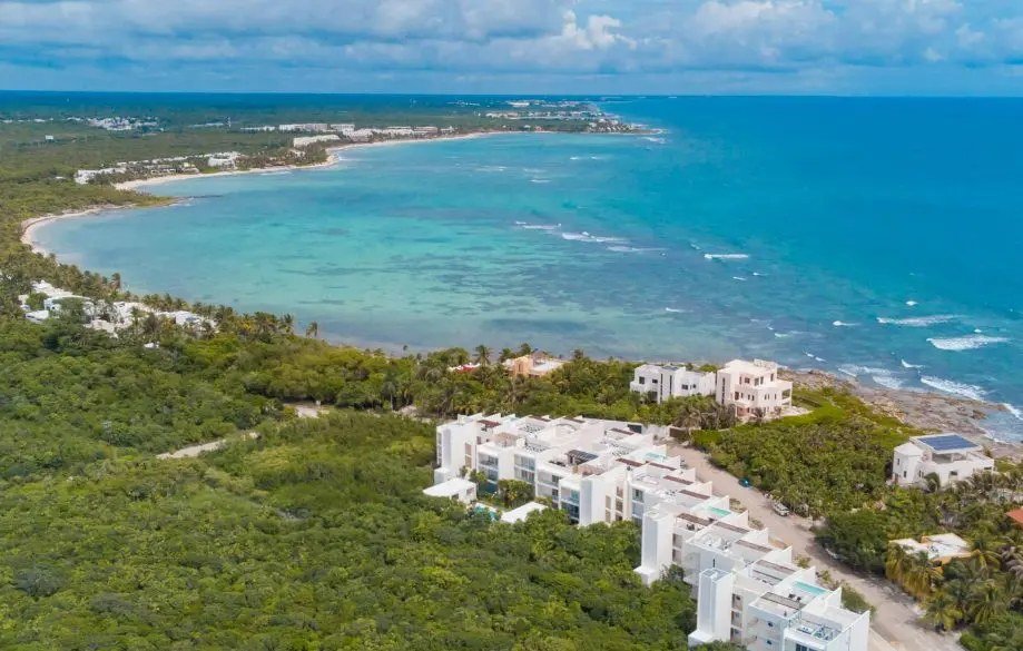 Caribbean-View Penthouse in Santamar Akumal with Private Rooftop and Jacuzzi