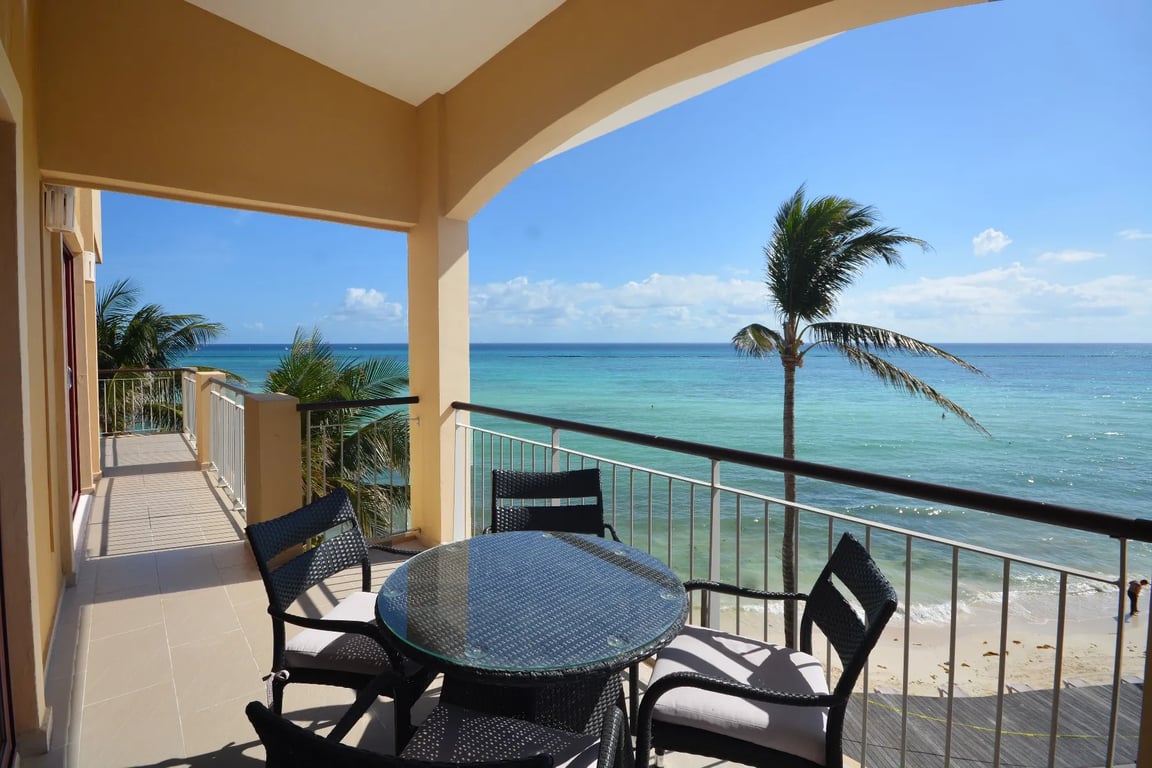 Luxury Ocean Front Condo, Panoramic Sea Views