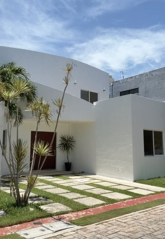 Bosques de Bambú | 3-Bedroom House with Solar Panels
