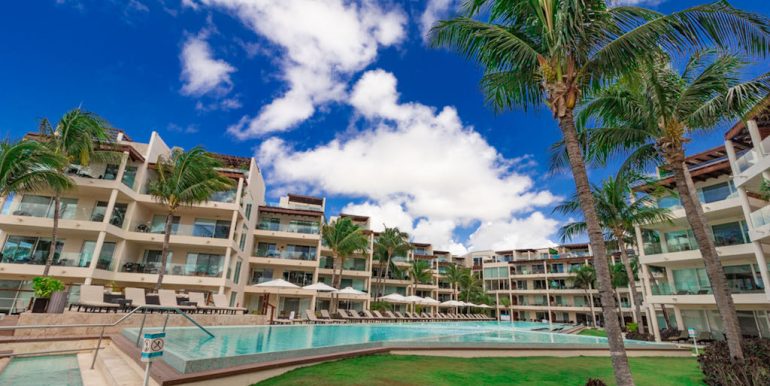 Remodeled Ocean Front Penthouse, Direct View, Private Beach Club