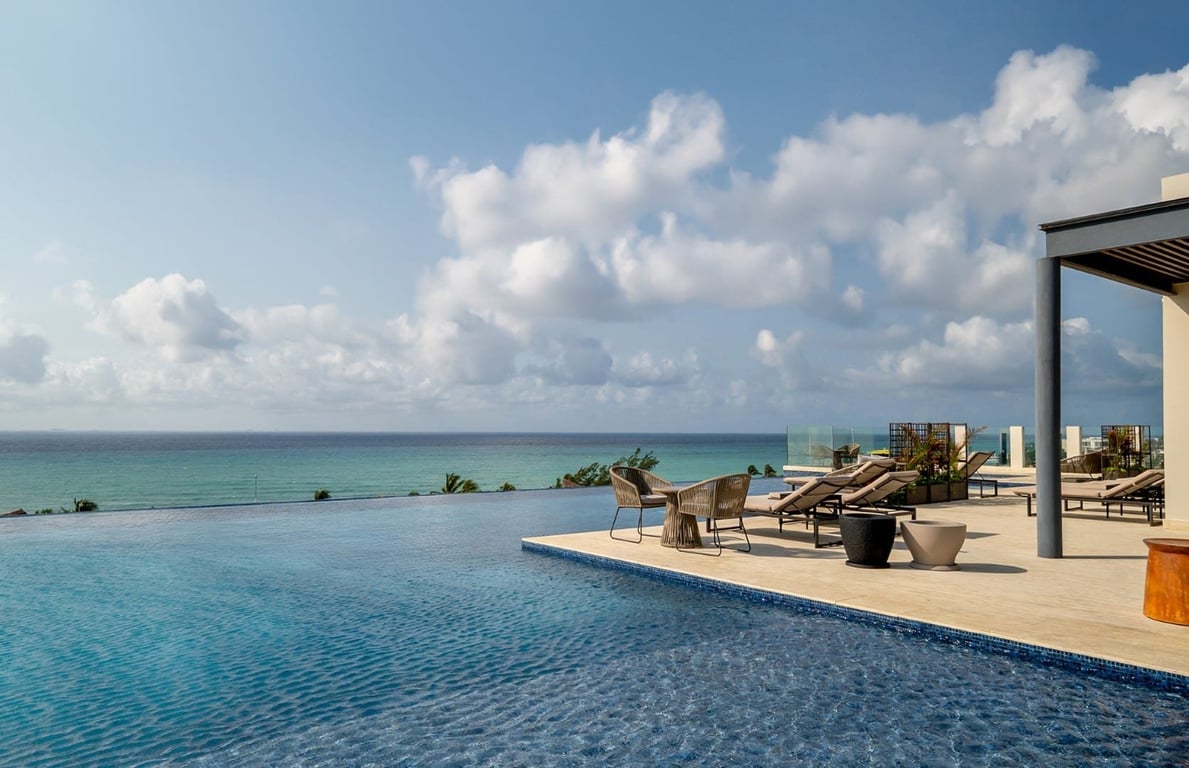 Marila – 2-Bedroom Condo with Lock-Off & Rooftop Pool