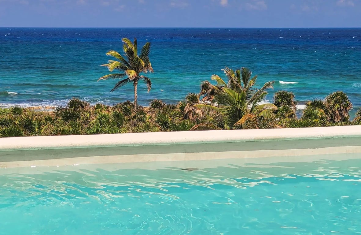 Caribbean-Front Lock-Off Condo in Boutique Akumal Community