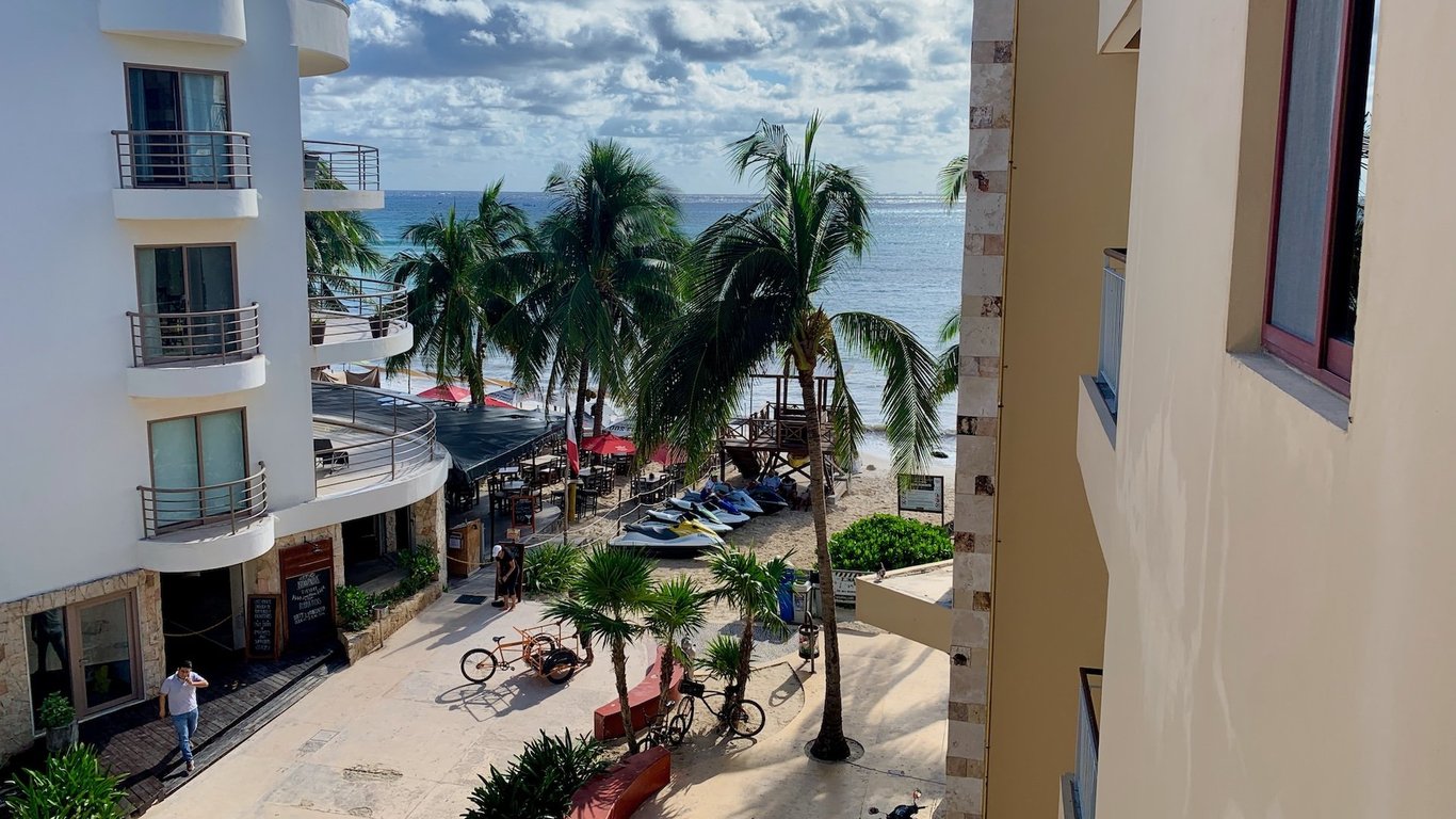 El Faro Surf 306 – Beachfront Living at Its Finest