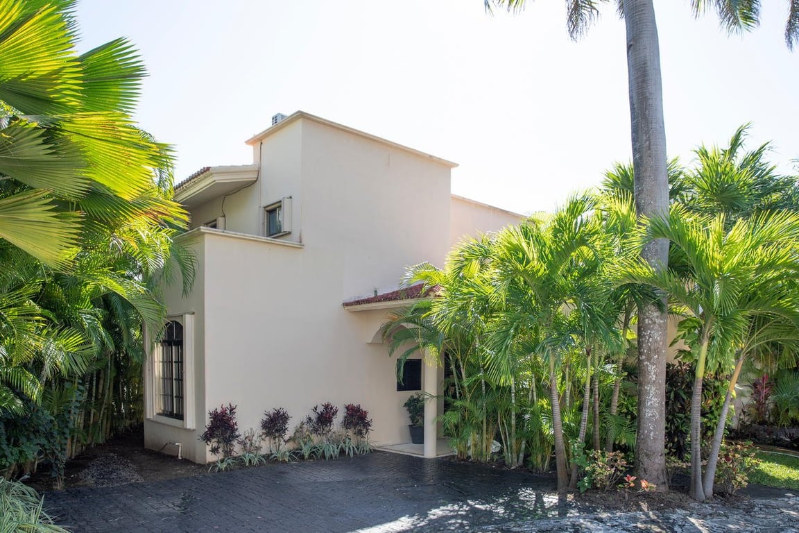 Playacar Beachfront Villa – Tropical Luxury Retreat