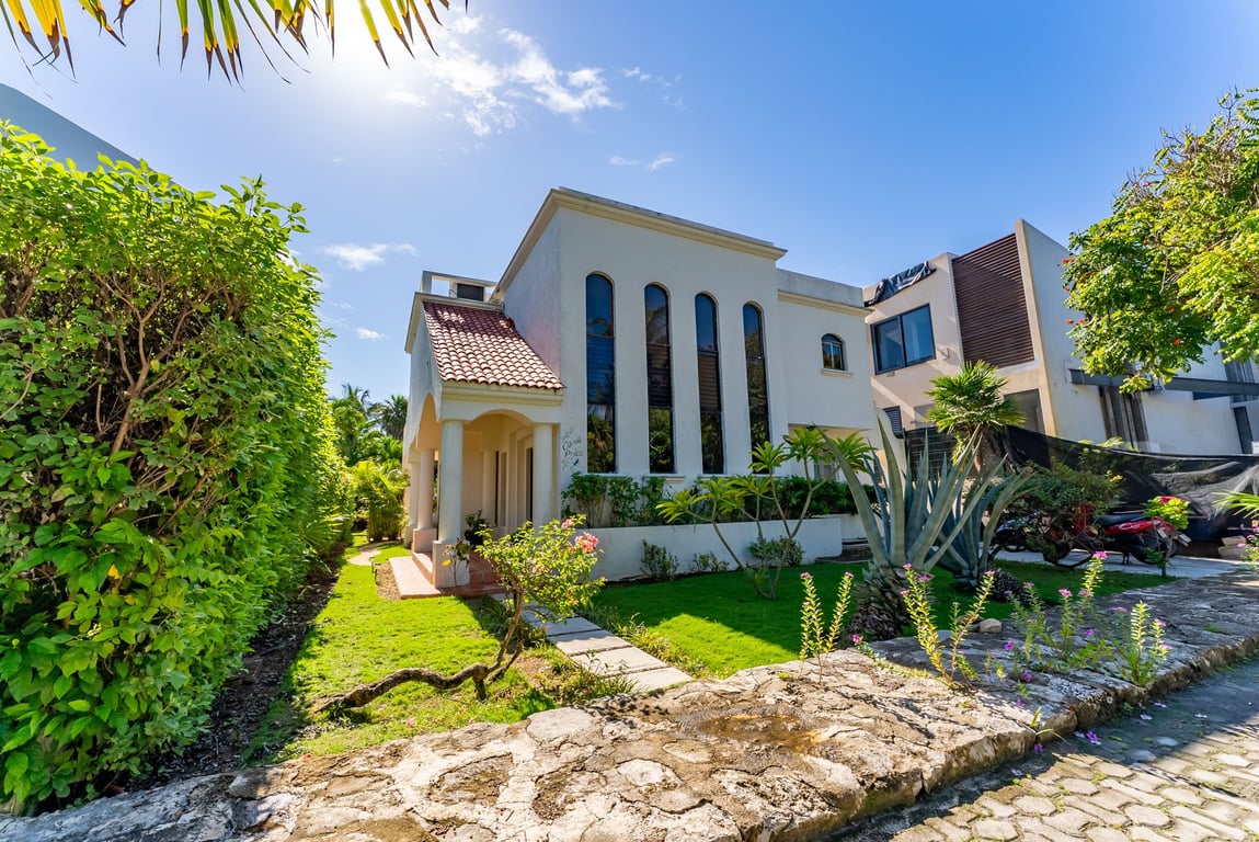 Casa Price: 3-Bedroom Playacar Phase 1 Home