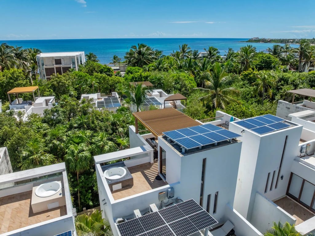 Tao Ocean villa with rooftop jacuzzi and Caribbean glimpses in Akumal