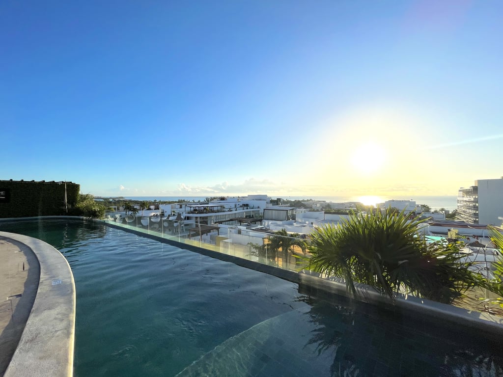 2 Bed Lock Off Turnkey, Steps to Beach and 5th Ave